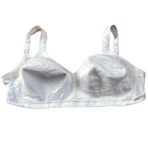 44D Playtex 18 hour wireless 44D white bra